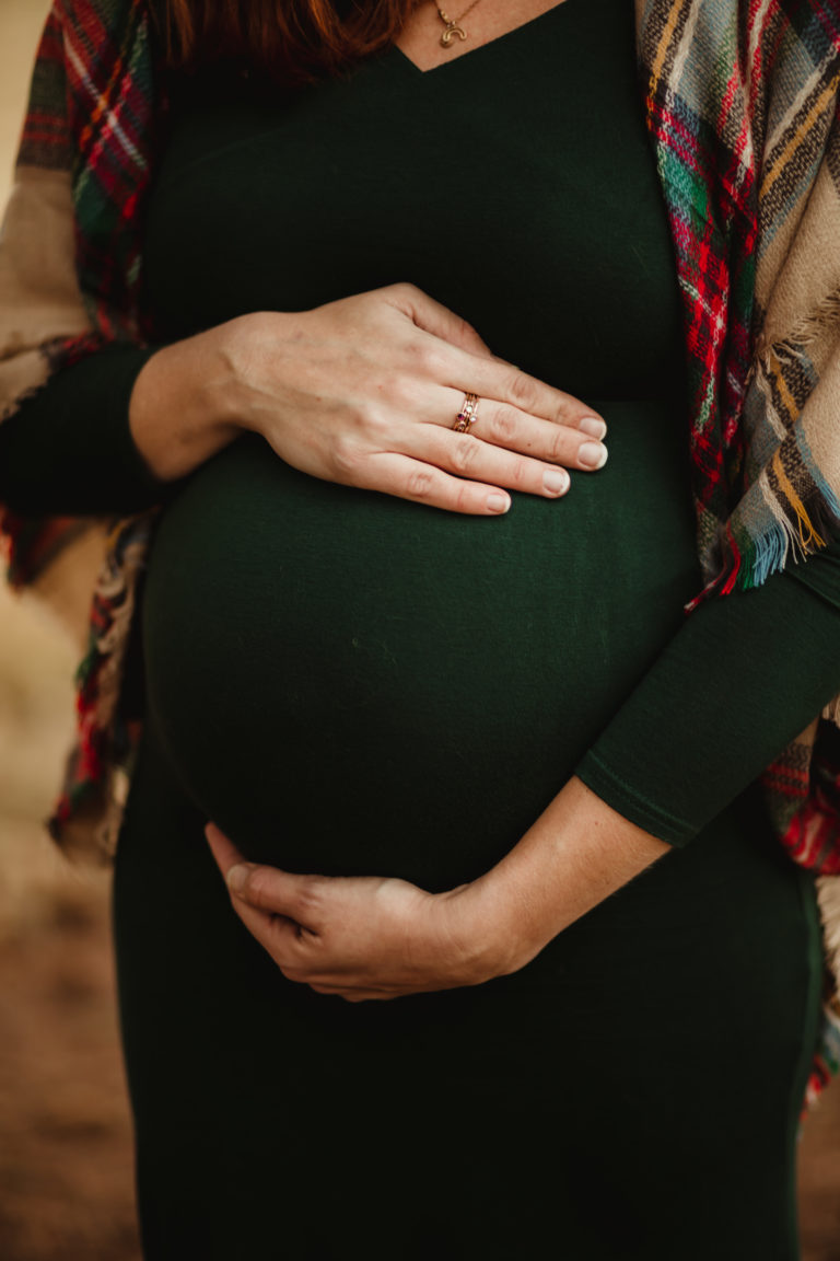 Gorgeous Maternity Session- Green Bay, WI | danielarollin.com